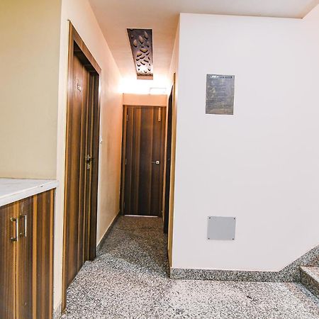 Fabexpress Scholer Motel Калькутта Экстерьер фото
