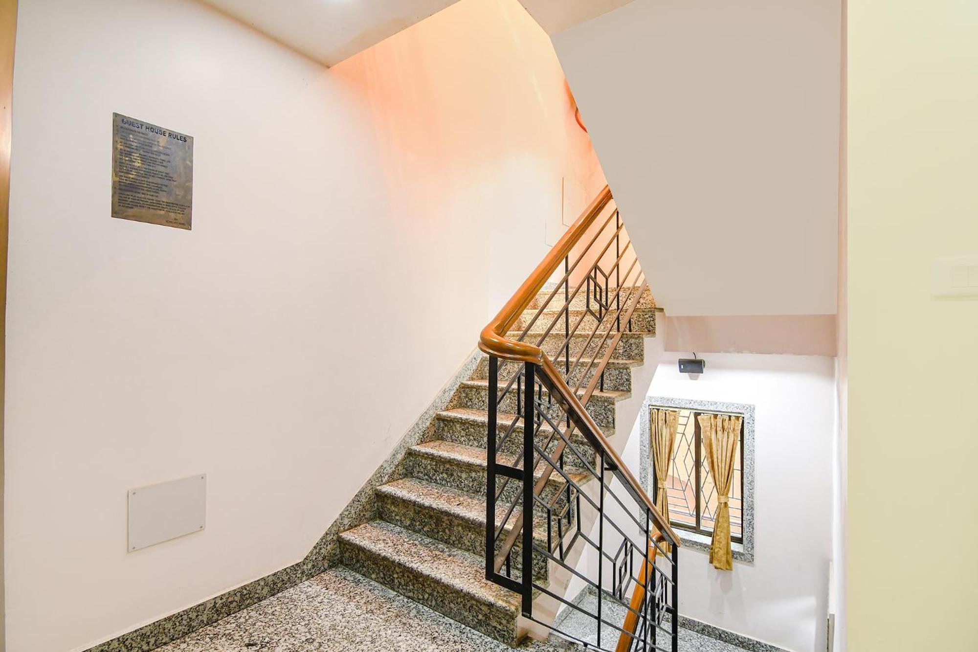 Fabexpress Scholer Motel Калькутта Экстерьер фото